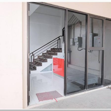 Reddoorz Near Kota Tua 2 Hotel Джакарта Екстериор снимка