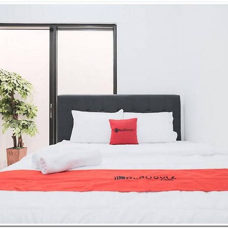 Reddoorz Near Kota Tua 2 Hotel Джакарта Екстериор снимка