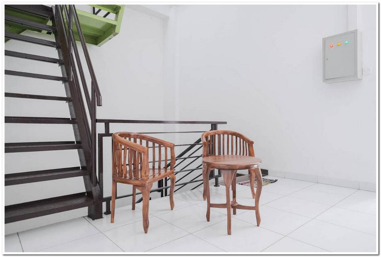 Reddoorz Near Kota Tua 2 Hotel Джакарта Екстериор снимка