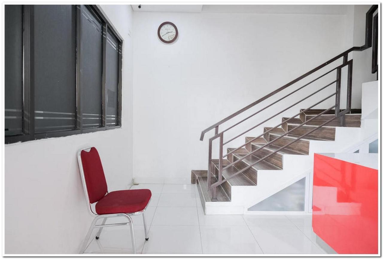 Reddoorz Near Kota Tua 2 Hotel Джакарта Екстериор снимка
