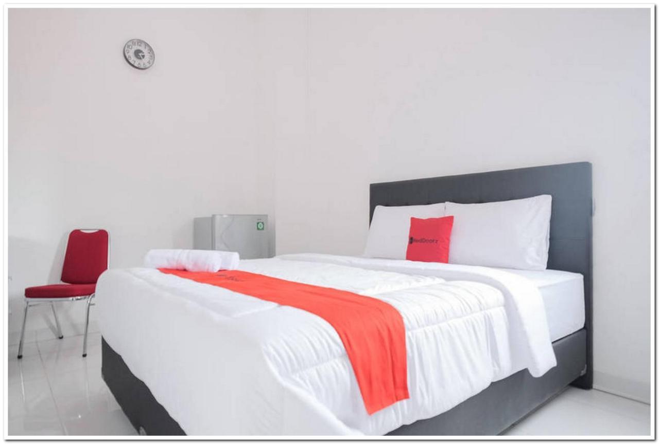 Reddoorz Near Kota Tua 2 Hotel Джакарта Екстериор снимка